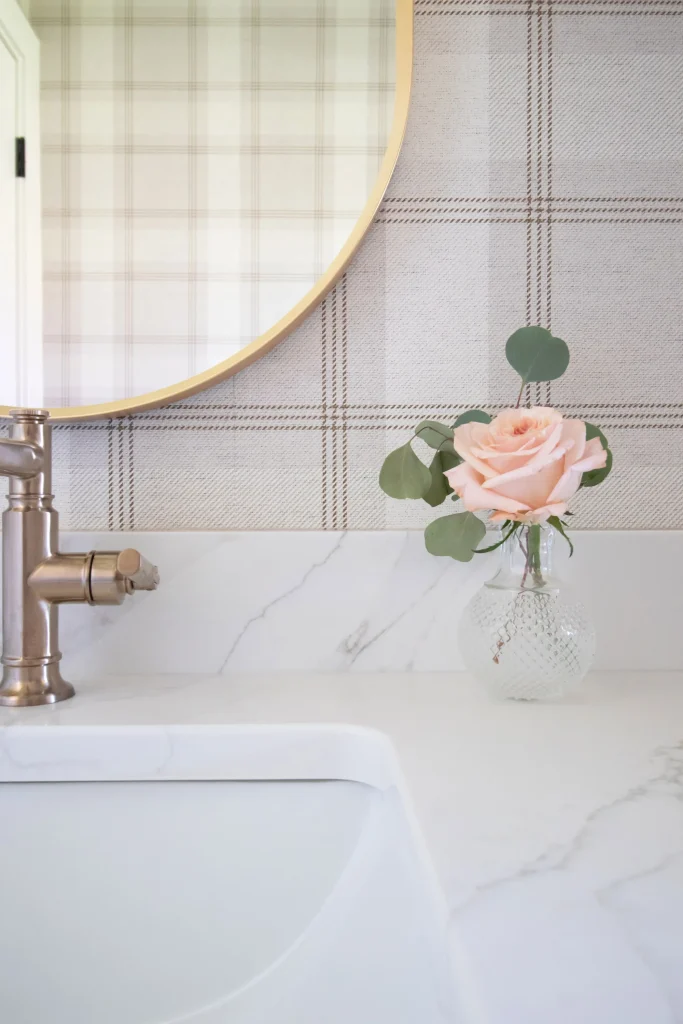 Brooke Dando - Schroeder - Powder Detail